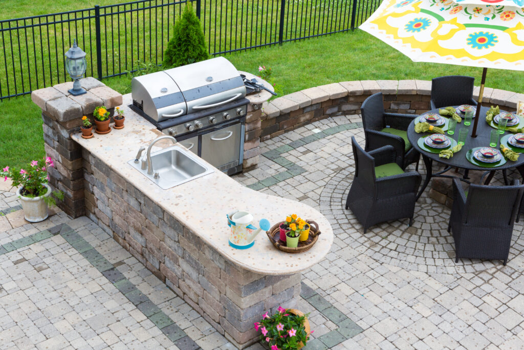 Transform your backyard into the ultimate outdoor kitchen. 🔥 With the