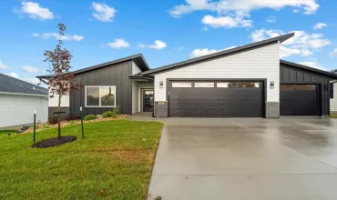 5 Bedrooms Bedrooms, 0 ,3 BathroomsBathrooms,Residential,322 Sierra Trce, Coralville, Iowa 52241,202500198