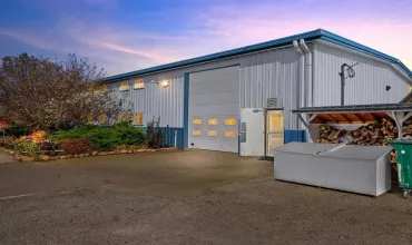 0 , 0 ,0,Commercial Sale,13335 Circle Dr, Anamosa, Iowa 52205,202405909
