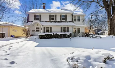 3 Bedrooms Bedrooms, 0 ,2 BathroomsBathrooms,Residential,1121 Kirkwood, Iowa City, Iowa 52240,2500935