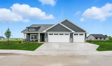 4 Bedrooms Bedrooms, 0 ,3 BathroomsBathrooms,Residential,933 Long Dr, Solon, Iowa 52333,202503893