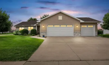 4 Bedrooms Bedrooms, 0 ,3 BathroomsBathrooms,Residential,960 Fox Valley Dr, North Liberty, Iowa 52317,202504833