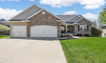 5 Bedrooms Bedrooms, 0 ,3 BathroomsBathrooms,Residential,208 Willowood Dr, Hiawatha, Iowa 52233,2507044