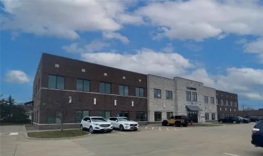0 , 0 ,0,Commercial Lease,1501 Boyson Sq, 201, Hiawatha, Iowa 52233,2507123