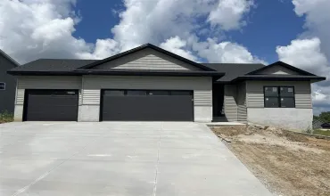 5 Bedrooms Bedrooms, 0 ,3 BathroomsBathrooms,Residential,1417 Legend Dr, Tiffin, Iowa 52340,202505320