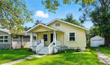 2 Bedrooms Bedrooms, 0 ,1 BathroomBathrooms,Residential,1729 F St, Iowa City, Iowa 52240,202505312