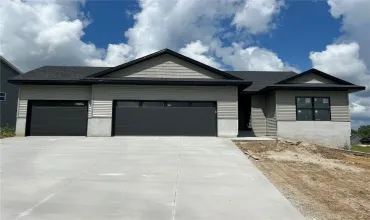 5 Bedrooms Bedrooms, 0 ,3 BathroomsBathrooms,Residential,1417 Legend, Tiffin, Iowa 52340,2507168