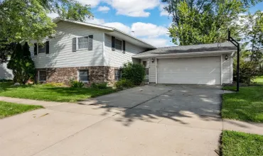 4 Bedrooms Bedrooms, 0 ,3 BathroomsBathrooms,Residential,110 Larick, Marion, Iowa 52302,2507194