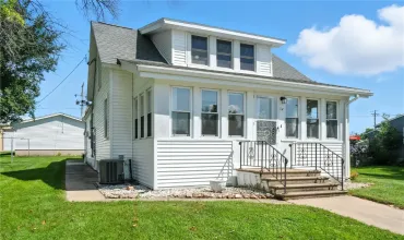 3 Bedrooms Bedrooms, 6 Rooms Rooms,1 BathroomBathrooms,Residential,14 2nd, Newhall, Iowa 52315,2507185