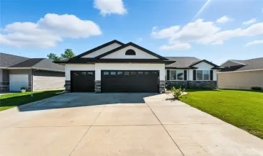 5 Bedrooms Bedrooms, 7 Rooms Rooms,3 BathroomsBathrooms,Residential,2126 Snapdragon, Cedar Rapids, Iowa 52404,2507217