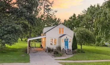 2 Bedrooms Bedrooms, 0 ,2 BathroomsBathrooms,Residential,829 Ave B, Washington, Iowa 52353,202505403