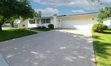 2 Bedrooms Bedrooms, 0 ,1 BathroomBathrooms,Residential,406 Plum St, Solon, Iowa 52333,202505405