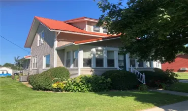 3 Bedrooms Bedrooms, 6 Rooms Rooms,2 BathroomsBathrooms,Residential,909 8th, Vinton, Iowa 52349,2507288