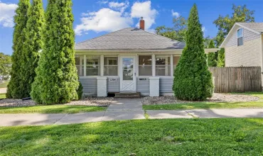 2 Bedrooms Bedrooms, 4 Rooms Rooms,1 BathroomBathrooms,Residential,1395 9th Street, Marion, Iowa 52302,2507350