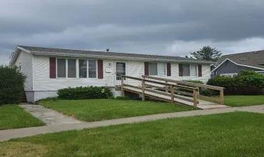 3 Bedrooms Bedrooms, 5 Rooms Rooms,2 BathroomsBathrooms,Residential,1404 4th Avenue, Belle Plaine, Iowa 52208,2507363