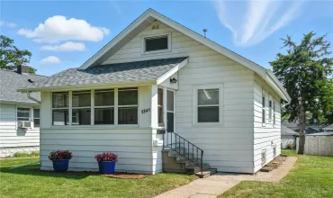 2 Bedrooms Bedrooms, 0 ,1 BathroomBathrooms,Residential,1341 F, Cedar Rapids, Iowa 52405,2507406