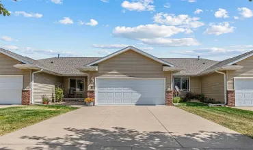 2 Bedrooms Bedrooms, 0 ,2 BathroomsBathrooms,Residential,3421 Banar Dr SW, B, Cedar Rapids, Iowa 52404,202505565