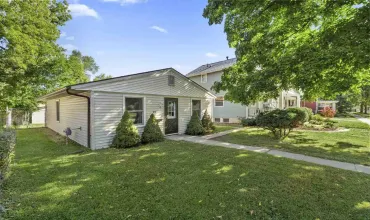 3 Bedrooms Bedrooms, 0 ,1 BathroomBathrooms,Residential,912 Bloomington St, Iowa City, Iowa 52245,202505667
