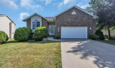 4 Bedrooms Bedrooms, 0 ,3 BathroomsBathrooms,Residential,355 Fox Run, North Liberty, Iowa 52317,202505756