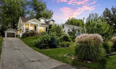 3 Bedrooms Bedrooms, 10 Rooms Rooms,2 BathroomsBathrooms,Residential,1917 C, Cedar Rapids, Iowa 52402,2507762