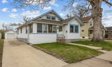 3 Bedrooms Bedrooms, 7 Rooms Rooms,1 BathroomBathrooms,Residential,832 Daniels, Cedar Rapids, Iowa 52402,2507814