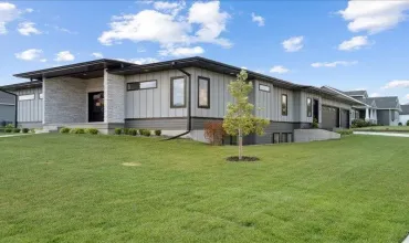 5 Bedrooms Bedrooms, 0 ,3 BathroomsBathrooms,Residential,5112 Scenic View Ct SW, Cedar Rapids, Iowa 52404,202505913