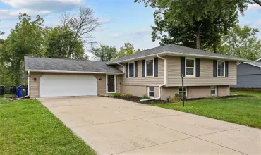 4 Bedrooms Bedrooms, 0 ,2 BathroomsBathrooms,Residential,117 Brentwood, Cedar Rapids, Iowa 52402,2508124
