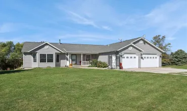 3 Bedrooms Bedrooms, 0 ,3 BathroomsBathrooms,Residential,2059 J Ave, Marengo, Iowa 52301,202506039