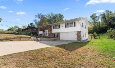 4 Bedrooms Bedrooms, 0 ,3 BathroomsBathrooms,Residential,2611 Brookland Dr NE, Cedar Rapids, Iowa 52402,2508263