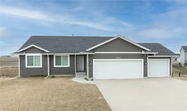 3 Bedrooms Bedrooms, 8 Rooms Rooms,2 BathroomsBathrooms,Residential,6614 Scarlet Rose, Cedar Rapids, Iowa 52404,2506364
