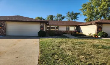 4 Bedrooms Bedrooms, 8 Rooms Rooms,3 BathroomsBathrooms,Residential,1585 Matterhorn, Cedar Rapids, Iowa 52402,2508428