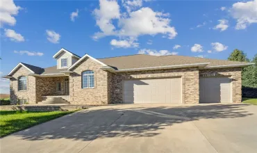 5 Bedrooms Bedrooms, 0 ,3 BathroomsBathrooms,Residential,2111 W 4th, Vinton, Iowa 52349,2508532