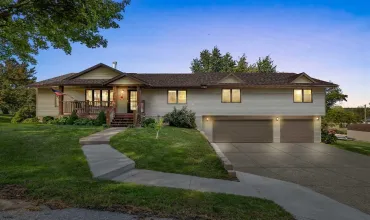 4 Bedrooms Bedrooms, 0 ,3 BathroomsBathrooms,Residential,3438 Twin Lake View Dr NE, North Liberty, Iowa 52317,202506446