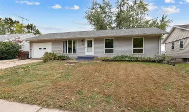 3 Bedrooms Bedrooms, 0 ,1 BathroomBathrooms,Residential,32 Regal LN, Iowa City, Iowa 52240,202506494
