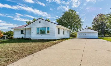 3 Bedrooms Bedrooms, 0 ,1 BathroomBathrooms,Residential,915 Suburban, Cedar Rapids, Iowa 52402,2508842