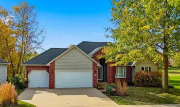 5 Bedrooms Bedrooms, 0 ,3 BathroomsBathrooms,Residential,901 Barrington Rd, Iowa City, Iowa 52245,202506756