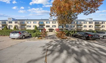 2 Bedrooms Bedrooms, 0 ,2 BathroomsBathrooms,Residential,130 Thompson, 212, Cedar Rapids, Iowa 52403,2509303