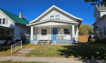 2 Bedrooms Bedrooms, 5 Rooms Rooms,1 BathroomBathrooms,Residential,1506 8th, Cedar Rapids, Iowa 52403,2509352
