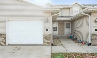 2 Bedrooms Bedrooms, 0 ,1 BathroomBathrooms,Residential,5425 Kacena, B, Marion, Iowa 52302,2509455