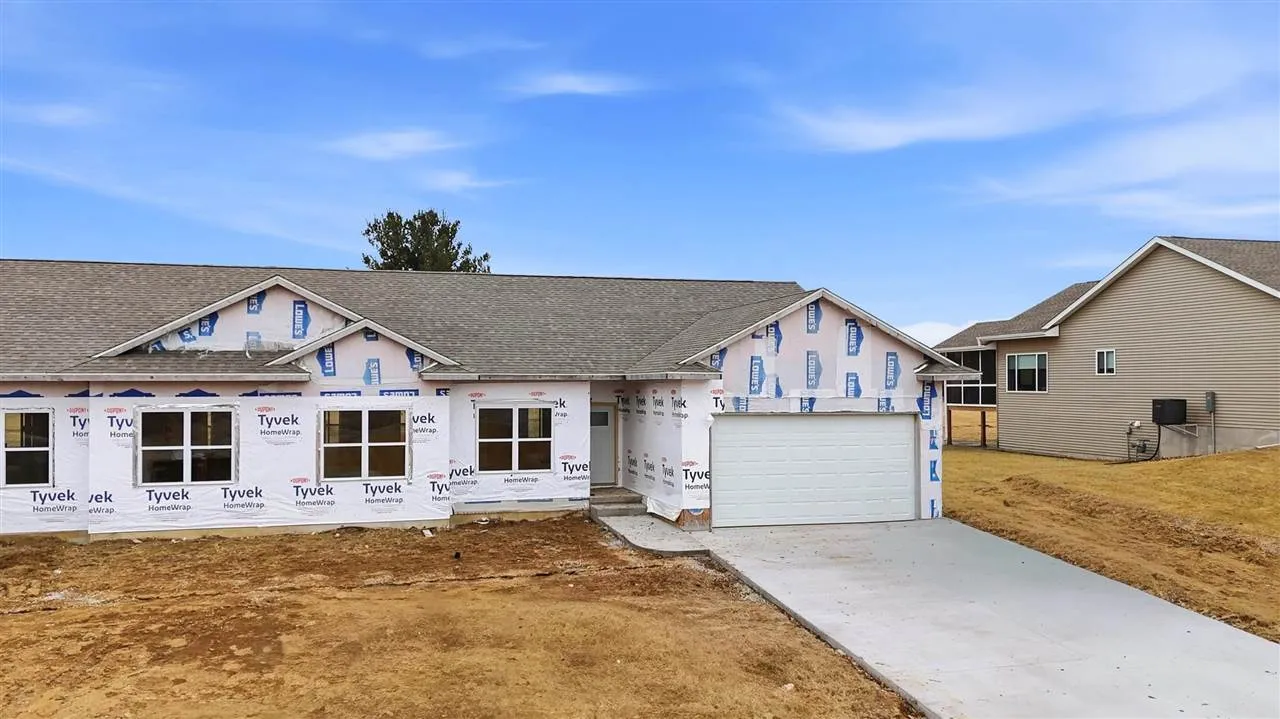 1895 Ashford Ave, Muscatine, Iowa 52761 – Property Featured Image