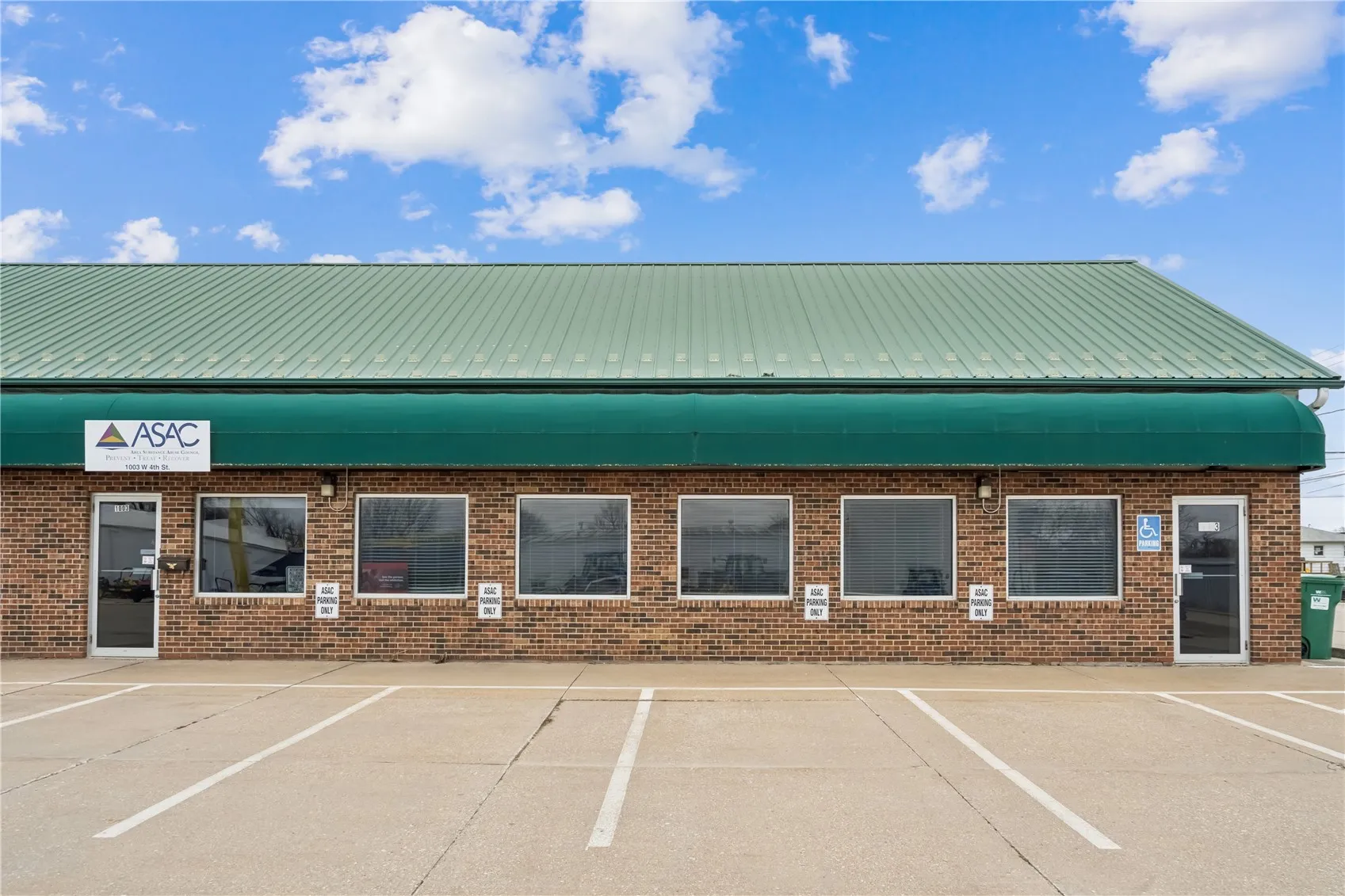 1003 W 4th St, Vinton, Iowa 52349 – Property Featured Image