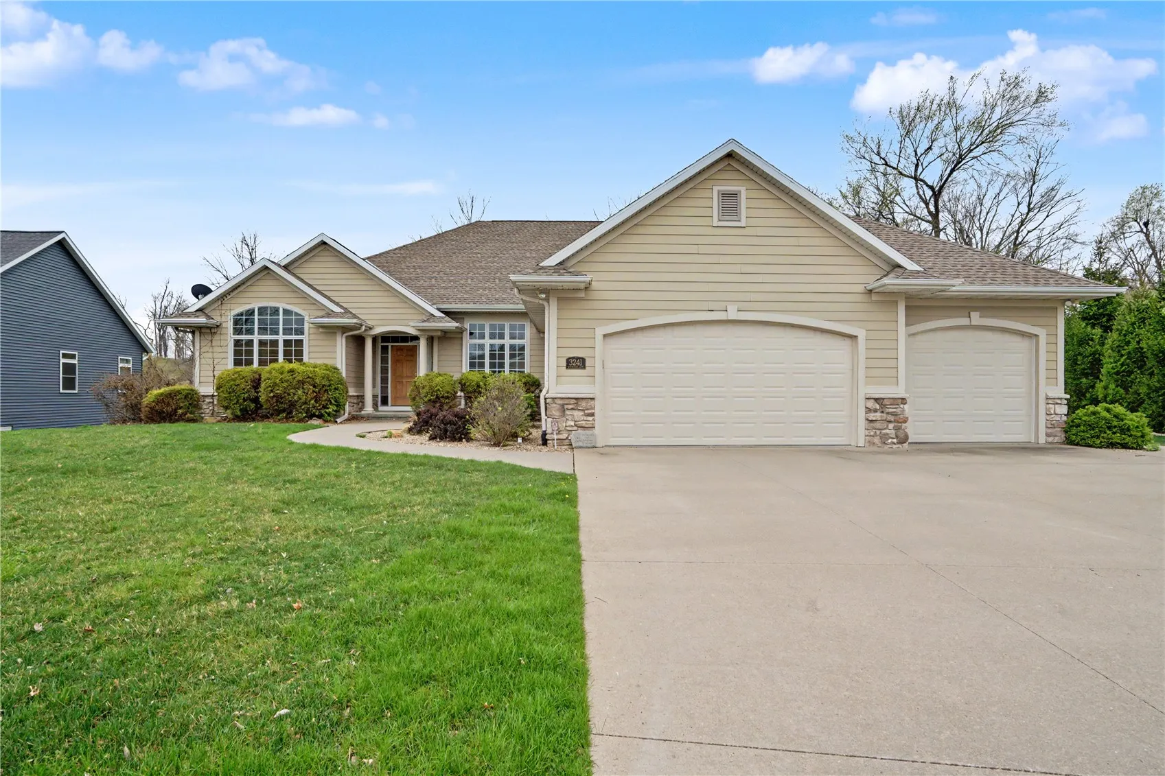 3241 Cedar River Court NE, Cedar Rapids, Iowa 52411 – Property Featured Image
