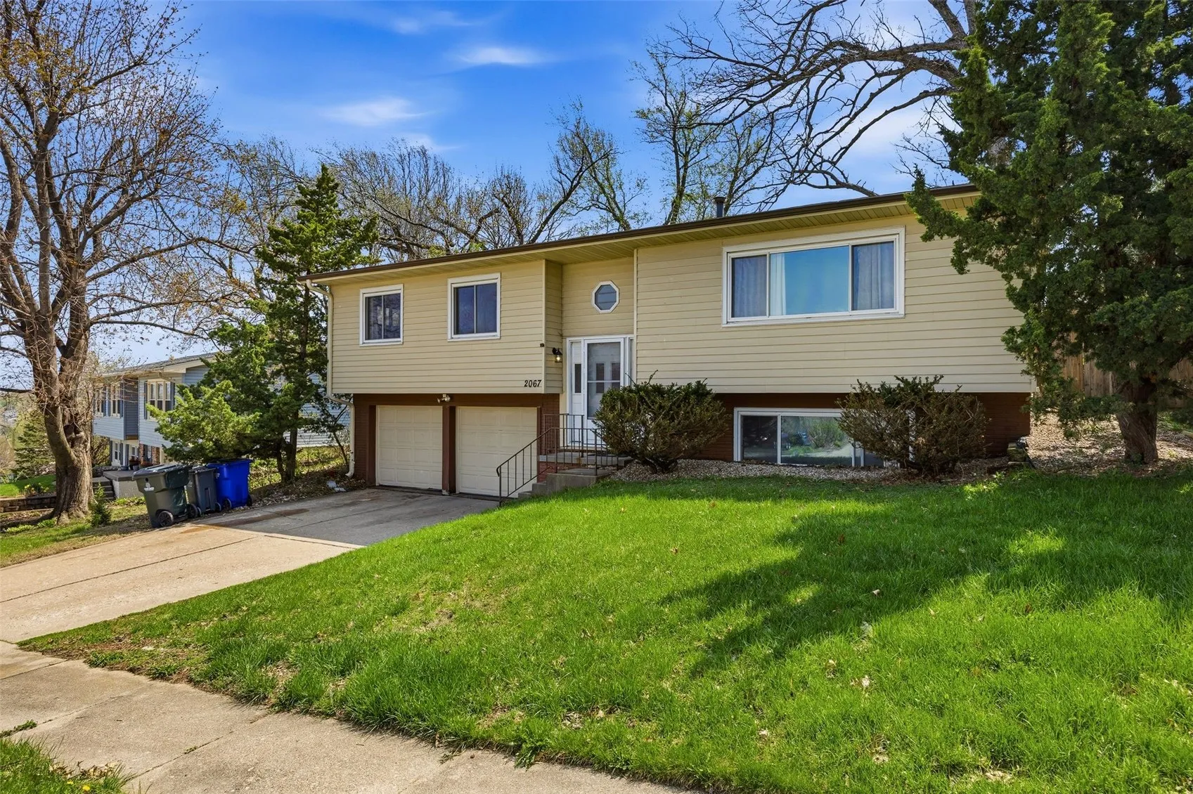 2067 Knollshire Road NE, Cedar Rapids, Iowa 52402 – Property Featured Image