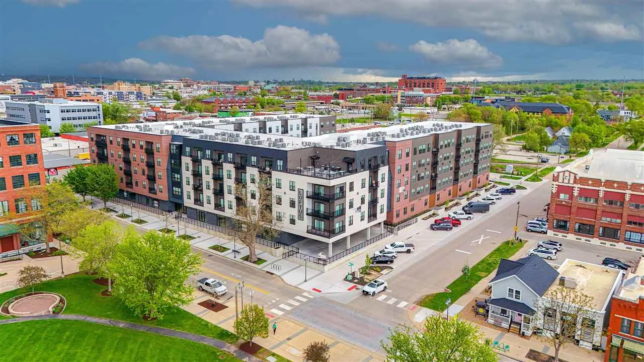 900 3rd St SE Unit Restaurant C, Cedar Rapids, Iowa 52401 – Property Featured Image