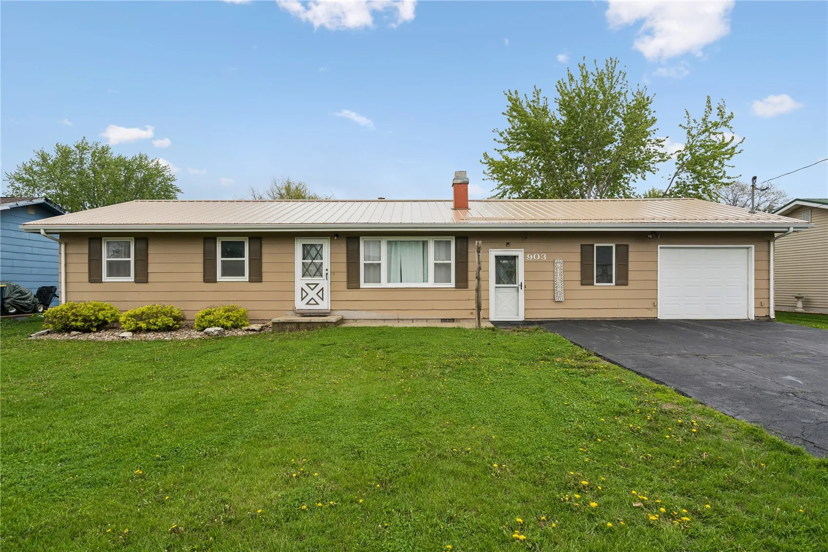 903 E 12th Street, Vinton, Iowa 52349 – Property Featured Image