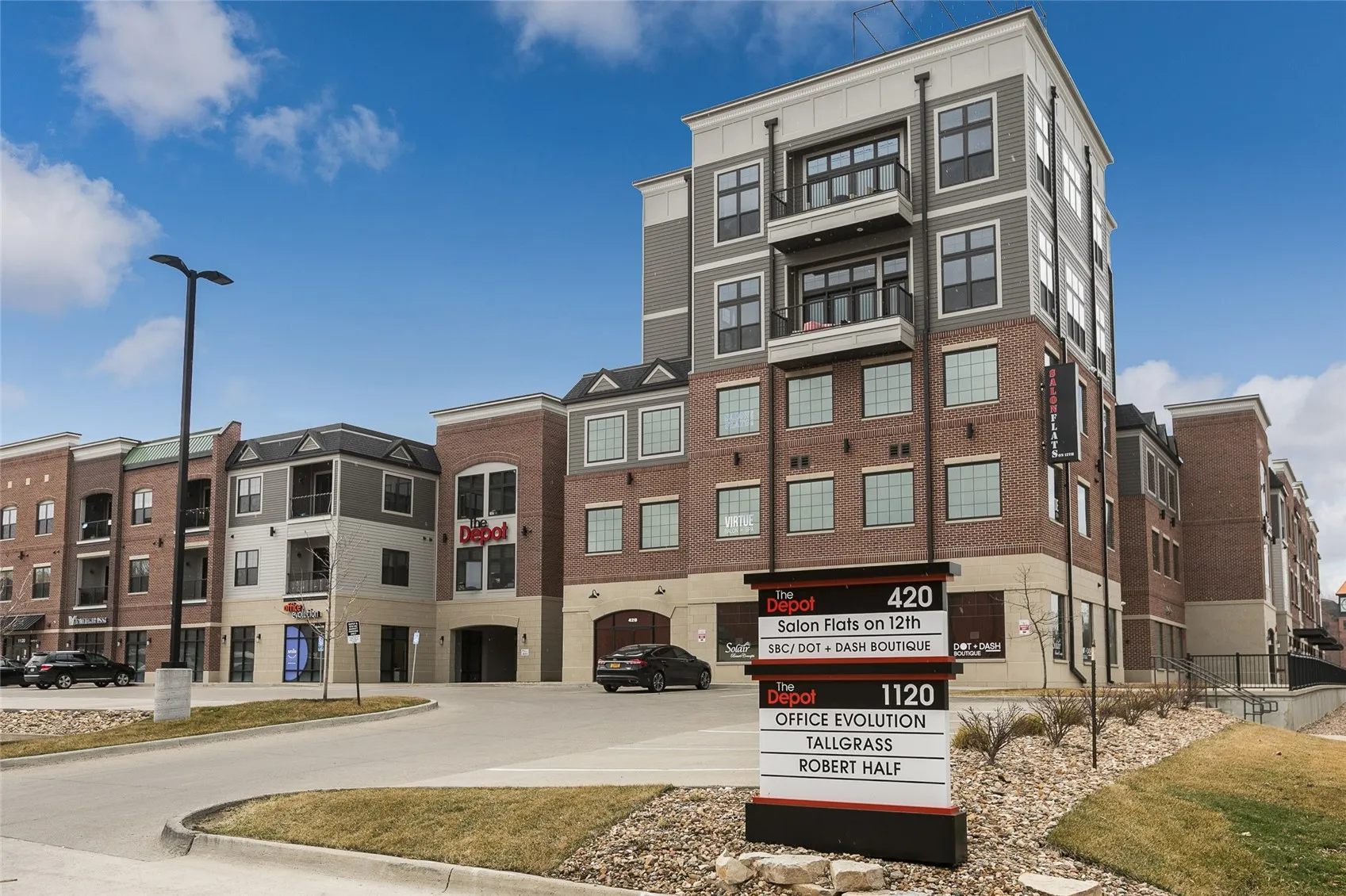 420 12th Avenue SE Unit Floor 1, Cedar Rapids, Iowa 52401 – Property Featured Image
