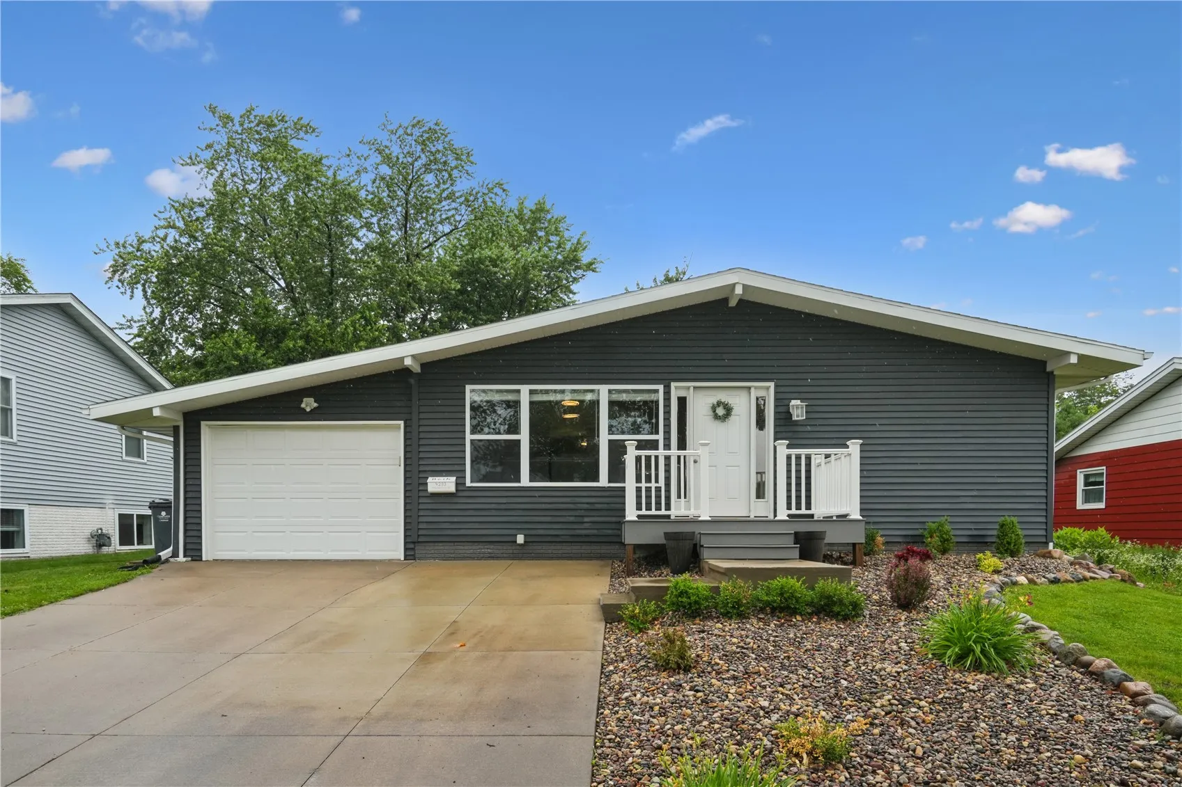 4233 Pineview Drive NE, Cedar Rapids, Iowa 52402 – Property Featured Image