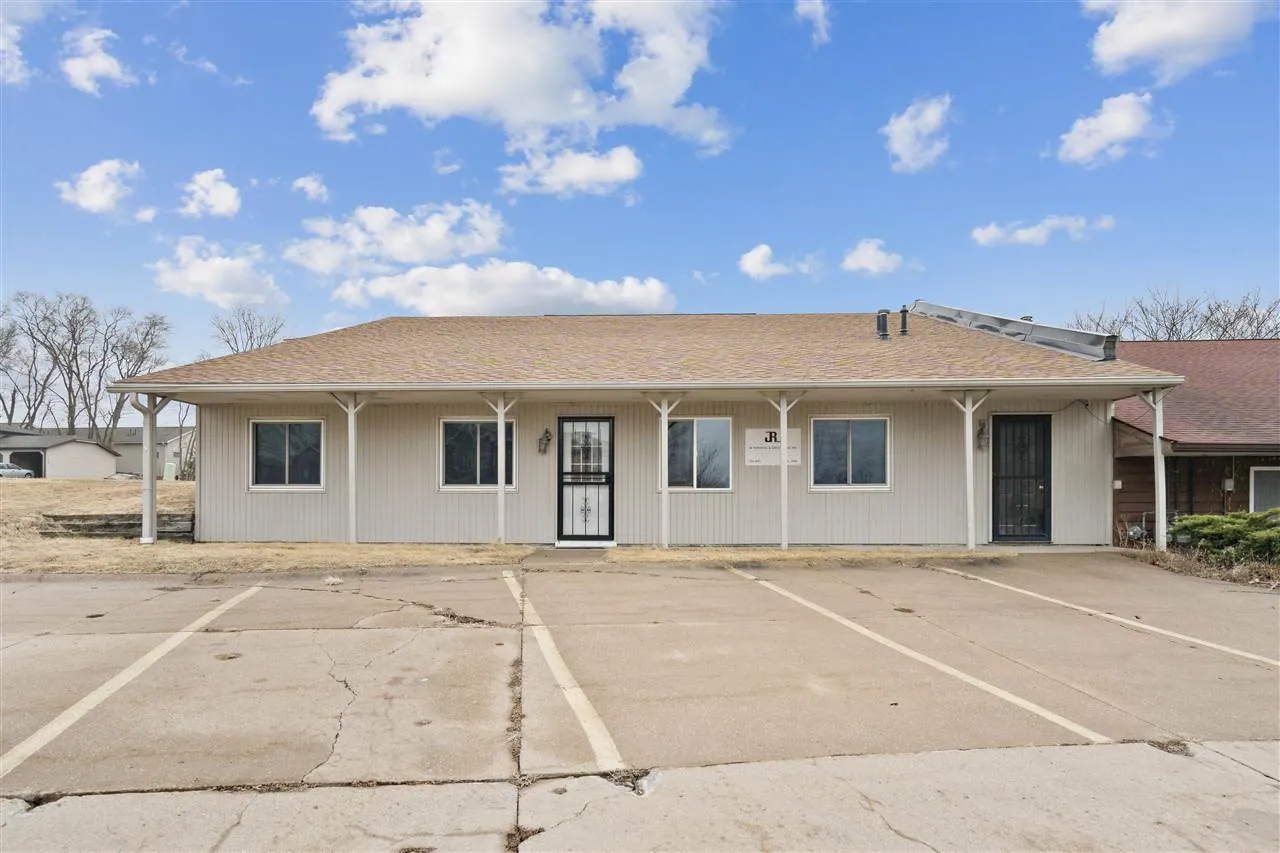 2460 10th st, Coralville, Iowa 52241 – Property Featured Image
