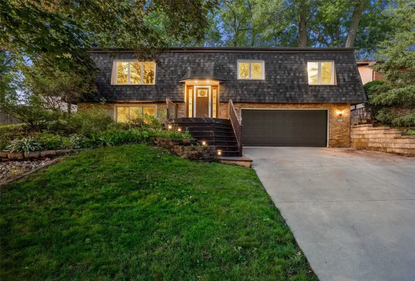 2023 Sandalwood Dr NE - front of home
