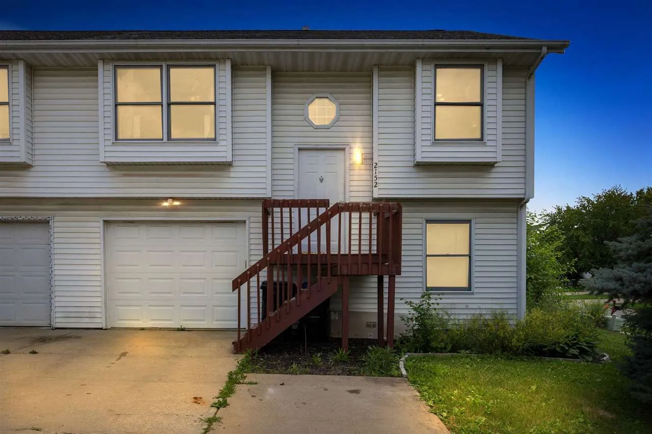 2152 10th St, Coralville, Iowa 52241 – Property Featured Image